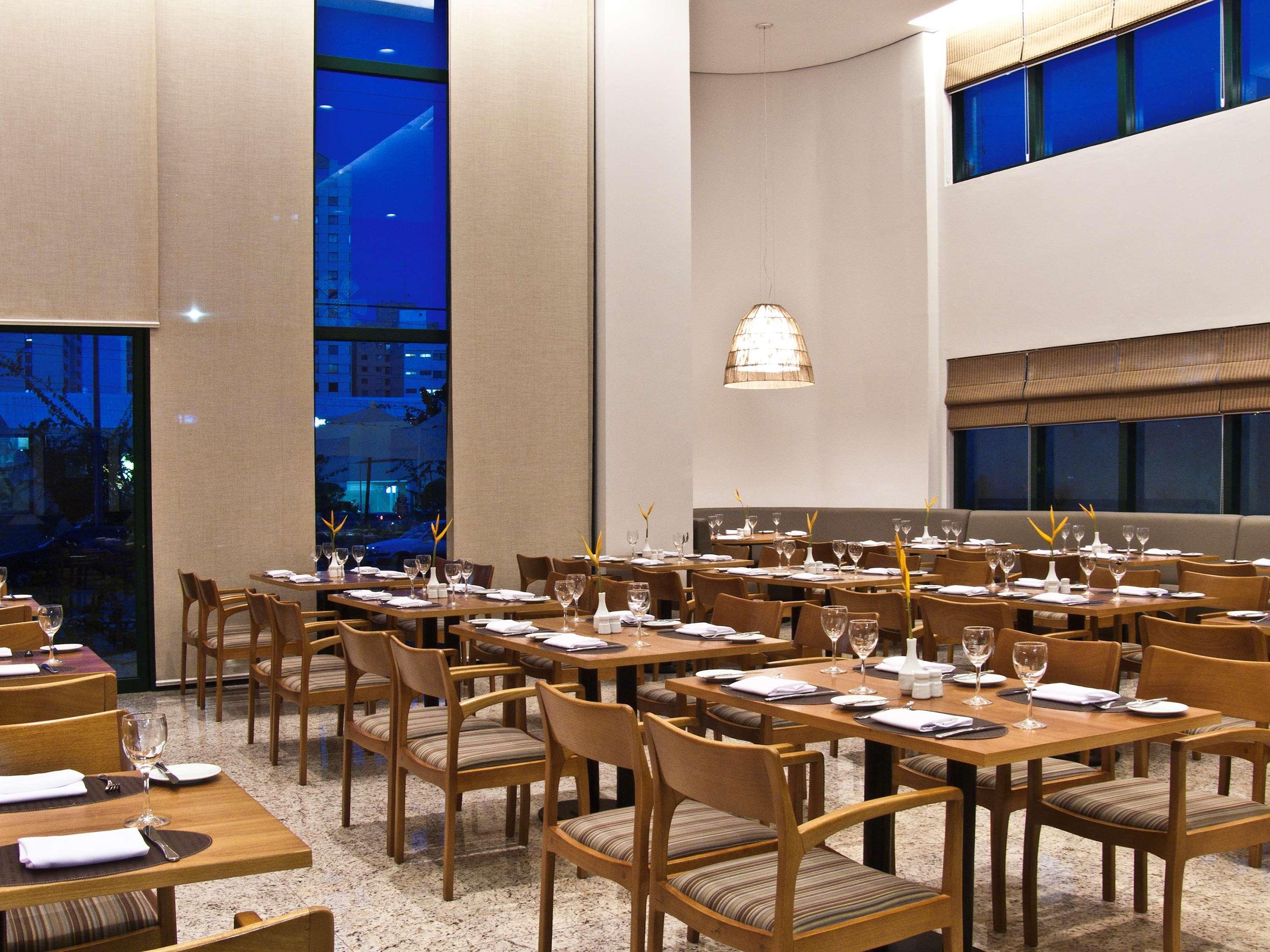 Mercure Salvador Pituba Restoran gambar